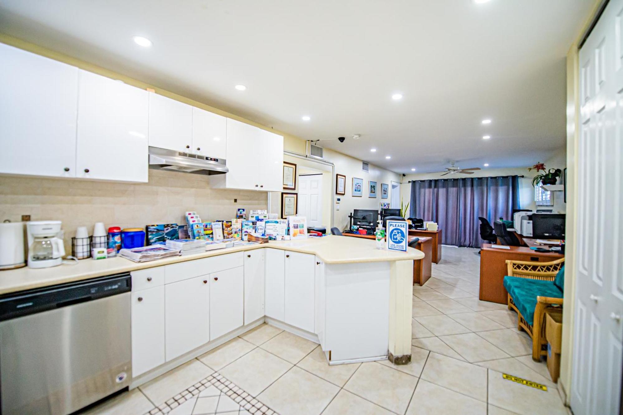 Seven Mile Beach Resort George Town Ngoại thất bức ảnh